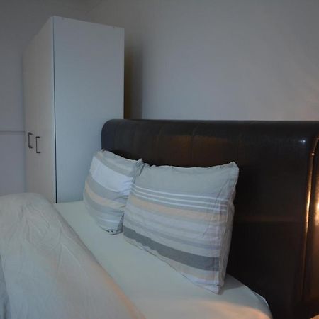Five Bedroom Townhouse Near Excel Exhibition Centre Londra Esterno foto