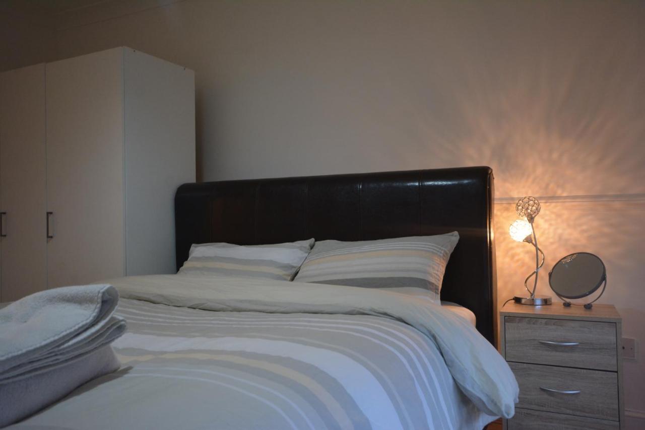 Five Bedroom Townhouse Near Excel Exhibition Centre Londra Esterno foto