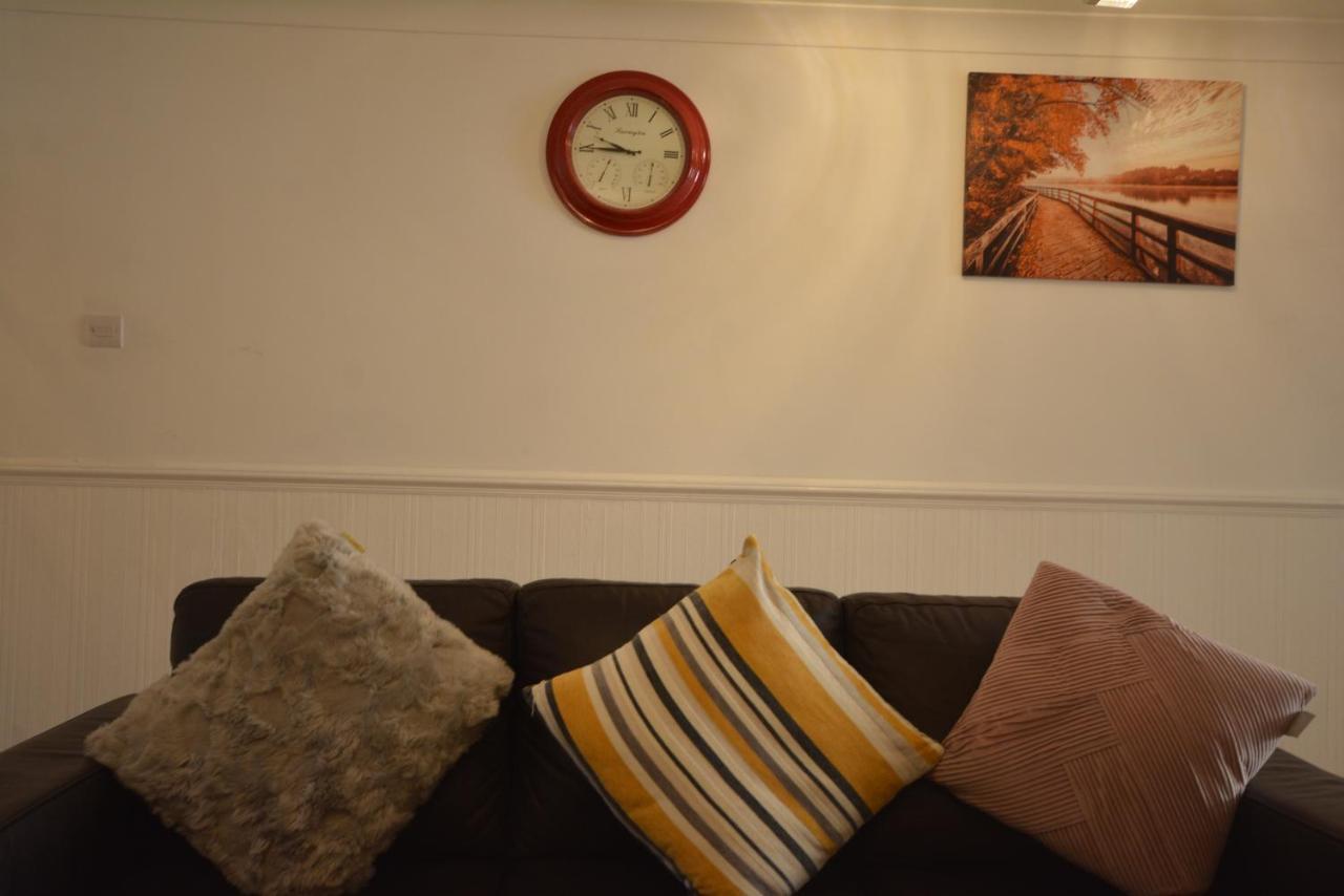 Five Bedroom Townhouse Near Excel Exhibition Centre Londra Esterno foto